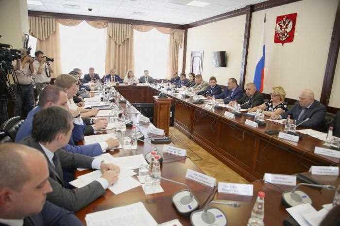 Участие в комитетах и парламентских комиссиях
