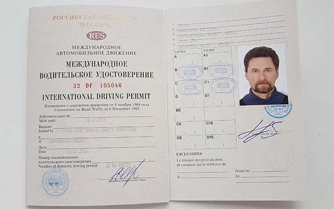 Варианты продления: через МФЦ, Госуслуги или лично в ГИБДД